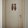 Északi Fa Fürdőszoba Tábla, 16.0cm Férfi és Női WC Ajtóra Szerelhető, Öntapadós Könnyű Telepítés, Japán Stílusú WC Dekoráció Otthonra és Irodába Természetes Szín - Tömör Fa